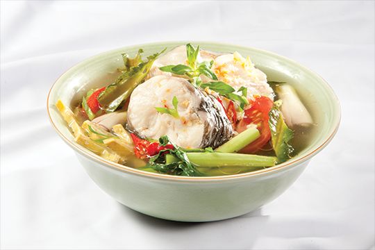 Hướng dẫn nấu canh chua cá lăng tại nhà