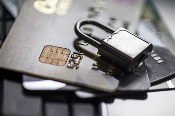 Hướng dẫn cách khóa thẻ ATM nhanh và đơn giản