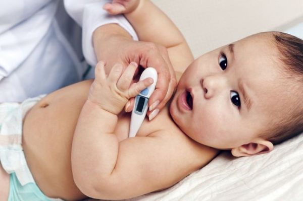 Hội chứng sốt ở trẻ nhỏ - Triệu chứng, nguyên nhân và cách điều trị