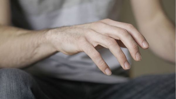 Bệnh rối loạn vận động chậm - Triệu chứng, nguyên nhân và cách điều trị