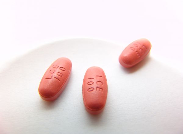 Thuốc Carbidopa + Levodopa + Entacapone - Điều trị bệnh Parkinson