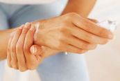 Bệnh giãn dây chằng cổ tay - Triệu chứng, nguyên nhân và cách điều trị
