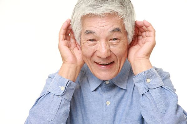 Bệnh giảm thính lực do tuổi già - Triệu chứng, nguyên nhân và cách điều trị