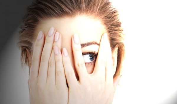 Chứng sợ ánh sáng - Triệu chứng, nguyên nhân và cách điều trị