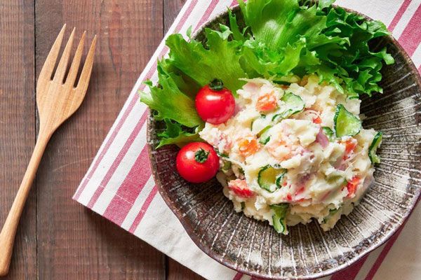 Hướng dẫn cách làm salad khoai tây thơm ngon, bổ dưỡng cho gia đình