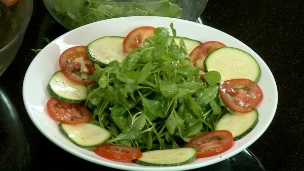 Mách bạn cách làm Salad bí ngòi chay thanh đạm tốt cho sức khỏe