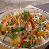 Cách làm món gỏi gà chôm chôm lạ miệng hấp dẫn tại nhà