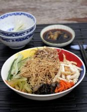 Hướng dẫn cách làm món nộm thập cẩm chay thanh mát, dễ làm tại nhà