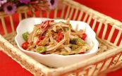 Cách làm món salad gà cay hấp dẫn thơm ngon lạ miệng tại nhà