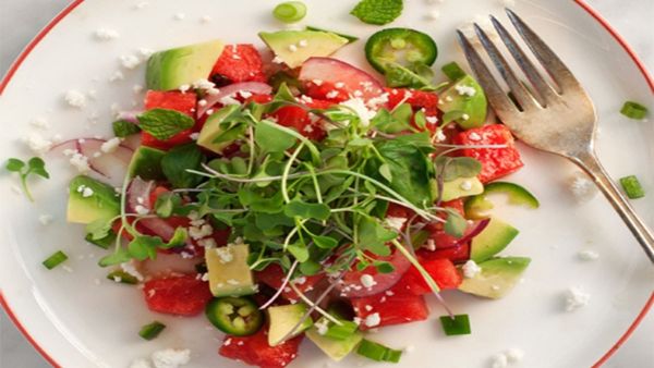 Mách bạn cách làm món salad dưa hấu rau mầm và bơ tươi ngon lạ miệng tại nhà