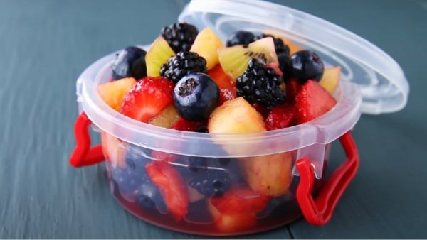 Hướng dẫn cách làm món salad hoa quả họ Berry sốt chanh vừa ngon vừa giúp giảm cân và thanh lọc cơ thể